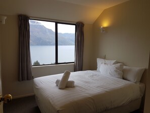 Executive Villa, 3 Bedrooms, Lake View
