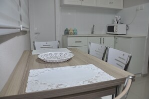 Apartment, Non Smoking, Beach View | In-room dining - Comfort Apartments (Haifa)