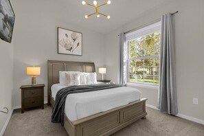 5 chambres, fer et planche à repasser, Wi-Fi, draps fournis