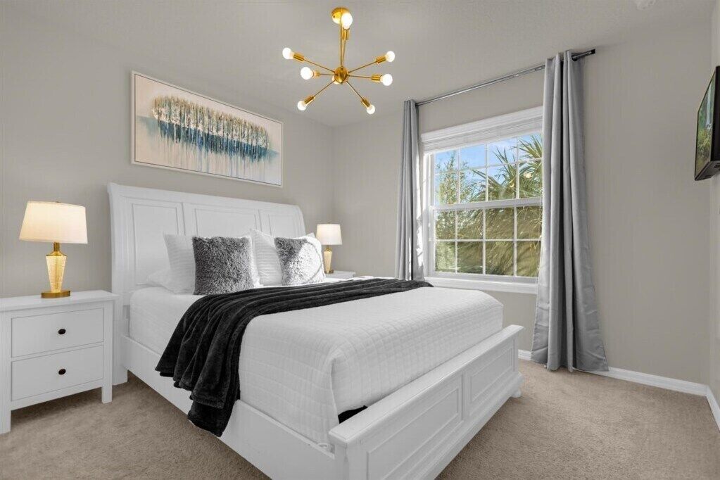 5 bedrooms, iron/ironing board, WiFi, bed sheets