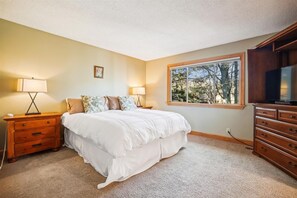 3 bedrooms, iron/ironing board, free WiFi, bed sheets - Newly Remodeled Sunny Corner Condo with Wide Open Back Yard #192 (Tahoe City)