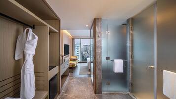 Junior suite | Een minibar, een kluis op de kamer, een strijkplank/strijkijzer