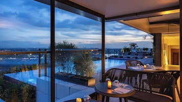 2 restaurants, spécialités Cuisine internationale