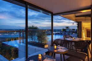 2 restaurants, spécialités Cuisine internationale