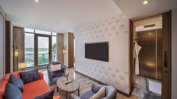 Suite, 1 camera da letto | Minibar, una cassaforte in camera, ferro/asse da stiro, Wi-Fi gratuito