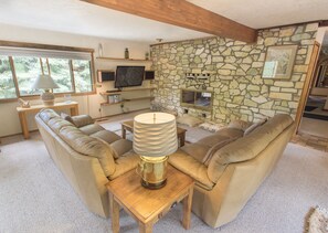 Televisio, takka, DVD-soitin