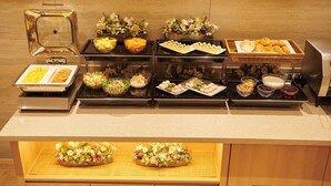 A buffet with various food items and a decorative centerpiece. - Dormyinn EXPRESS SEOUL Insadong (Seoul)
