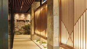 A corridor with a stone wall, wooden slats, and a sign reading "Express". - Dormyinn EXPRESS SEOUL Insadong (Seoul)