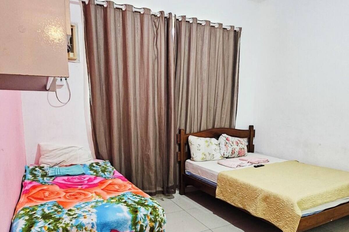 1 kamar tidur, minibar, tirai kedap cahaya, dan Wi-Fi