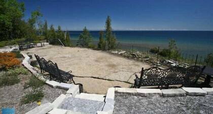 Cape Cliff Cottage - Lions Head, Ontario, Canada