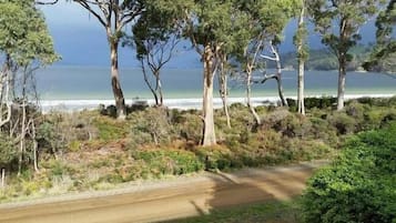 Spiaggia | Sulla spiaggia, lettini da mare, teli da spiaggia