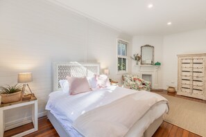 3 bedrooms, desk, iron/ironing board, WiFi