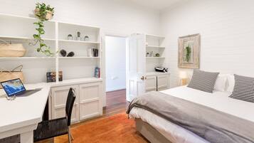 3 bedrooms, desk, iron/ironing board, WiFi