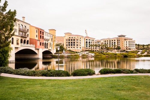 Jr. Suite on top floor with Lake views & access!!!