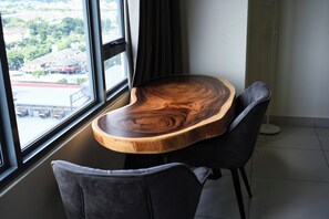 Studio Deluxe, không hút thuốc | Trang trí khác biệt, trang bị nội thất với thiết kế riêng biệt, bàn 