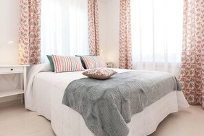 2 chambres, fer et planche à repasser, lit parapluie, Internet