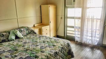 Kahden hengen huone, 1 parisänky, jaettu kylpyhuone | Ilmainen Wi-Fi, vuodevaatteet