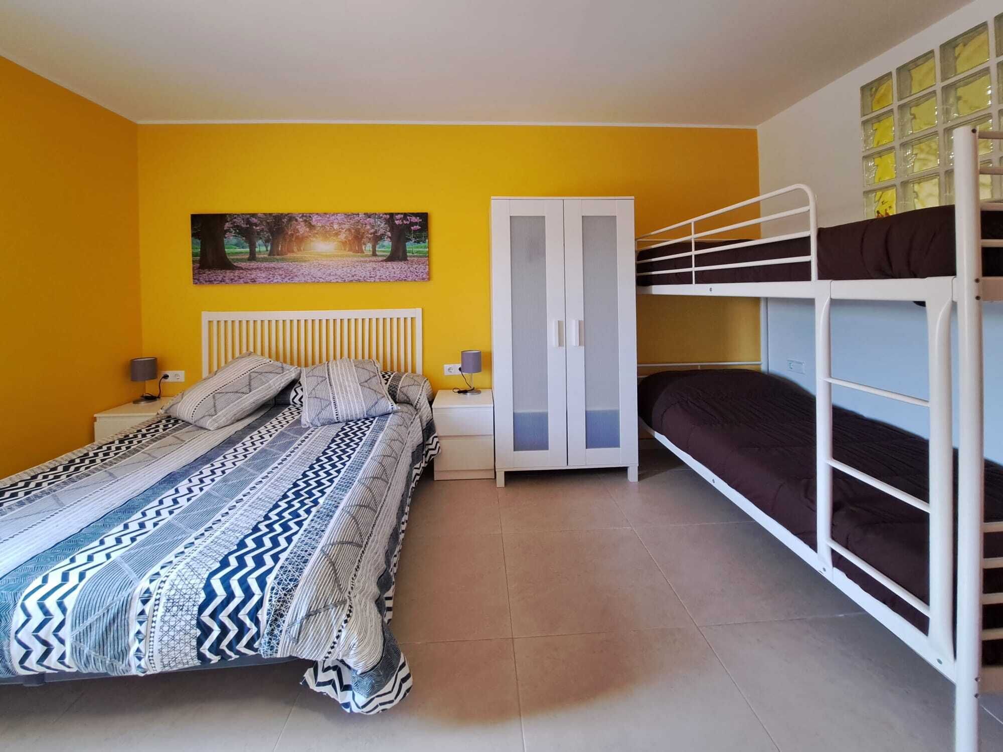 5 bedrooms, desk, iron/ironing board, free WiFi