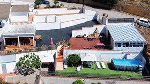 تناول الطعام بالخارج