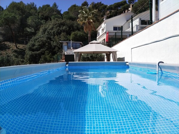 حمّام سباحة خارجي