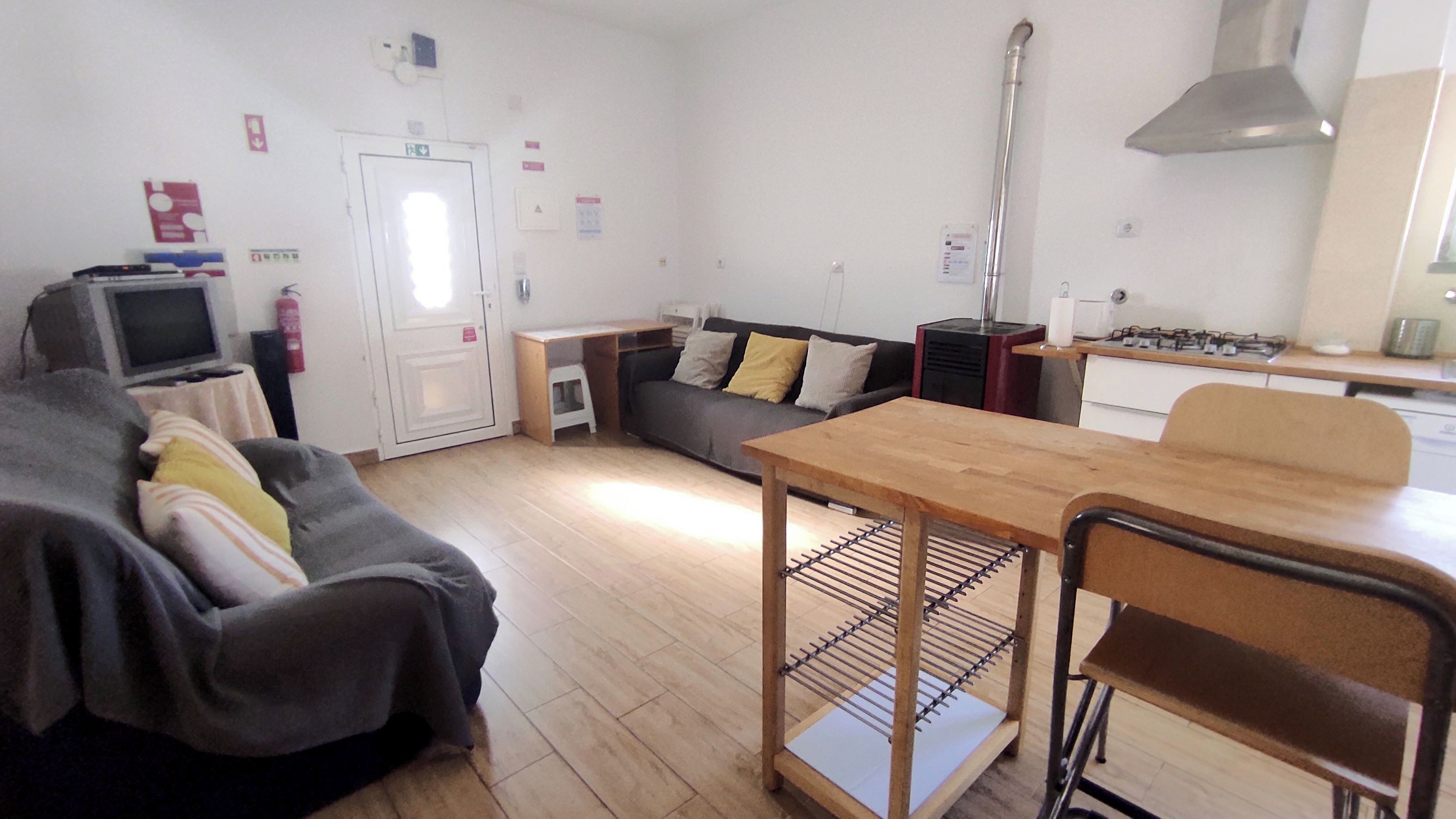 Smart TV, lareira, DVD player, pebolim