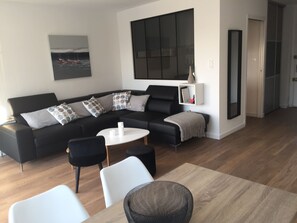 TV, stereo - Nice sea view, south facing, Wifi, Parking, 50 m from beach & Thalasso (Quiberon)