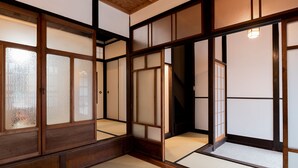 Pintu masuk interior