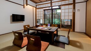 Rumah Tradisional, Bebas Asap Rokok (Kyoto-style, Dog Friendly) | 3 kamar tidur, meja kerja, dan Wi-Fi gratis