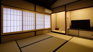 Rumah Tradisional, Bebas Asap Rokok (Kyoto-style, Dog Friendly) | Ruang keluarga | TV layar datar