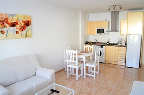 Interior - Apartamento Sarah 2A, 2min to the beach and promenade, central and quiet. Free WIFI (Morro Jable)