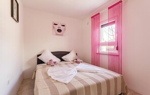 1 bedroom, free WiFi, bed sheets