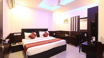 Superior Double or Twin Room, Accessible, Smoking | Premium bedding, desk, soundproofing, iron/ironing board