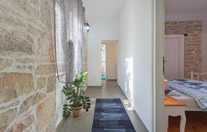 4 bedrooms, in-room safe, travel cot, free WiFi