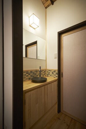 Ferienhaus, Nichtraucher (Private Vacation, Dog Friendly) | Waschbecken im Bad