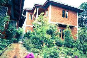 المنشأة من الخارج