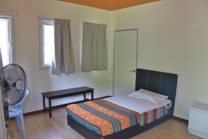 Chalet | Desk - Kiulu Riverside Chalet (Tuaran)