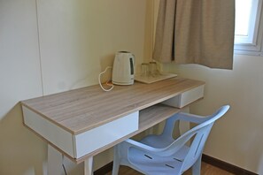 Chalet | Desk - Kiulu Riverside Chalet (Tuaran)