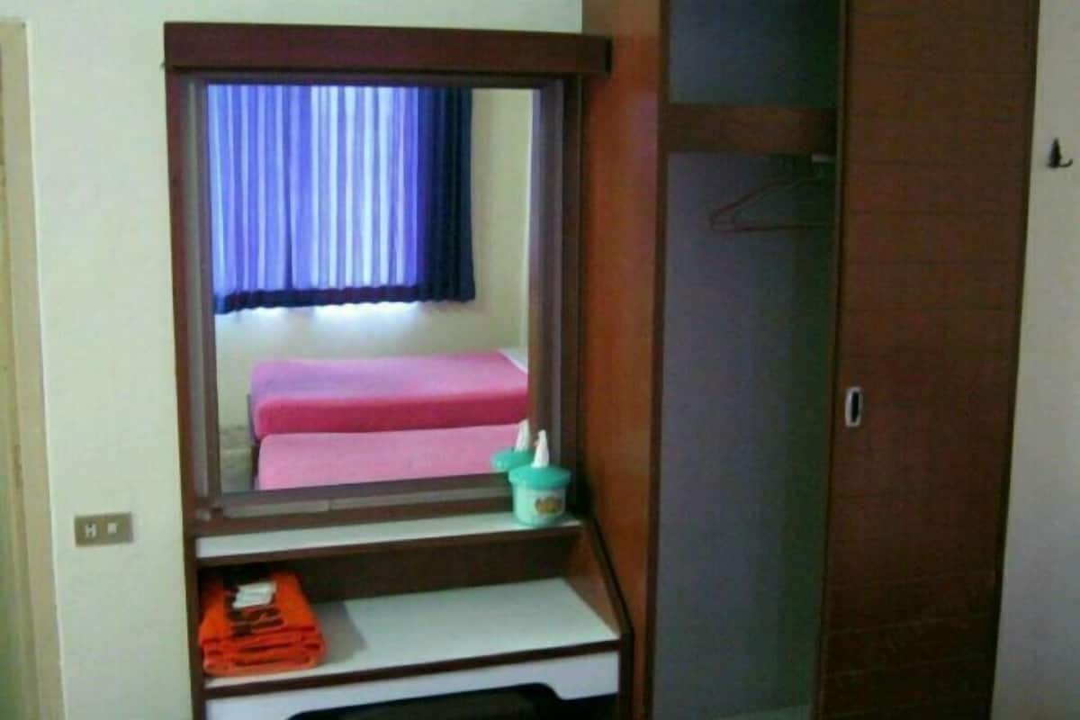 Desk, free WiFi, bed sheets