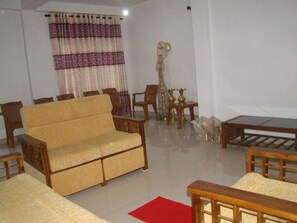 Lobby sitting area - Ella Sashen Hotel (Ella)