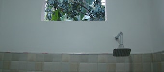 Ella Sashen Hotel