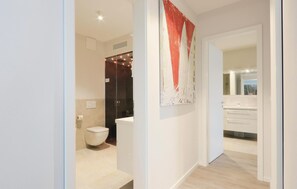 Combined shower/tub