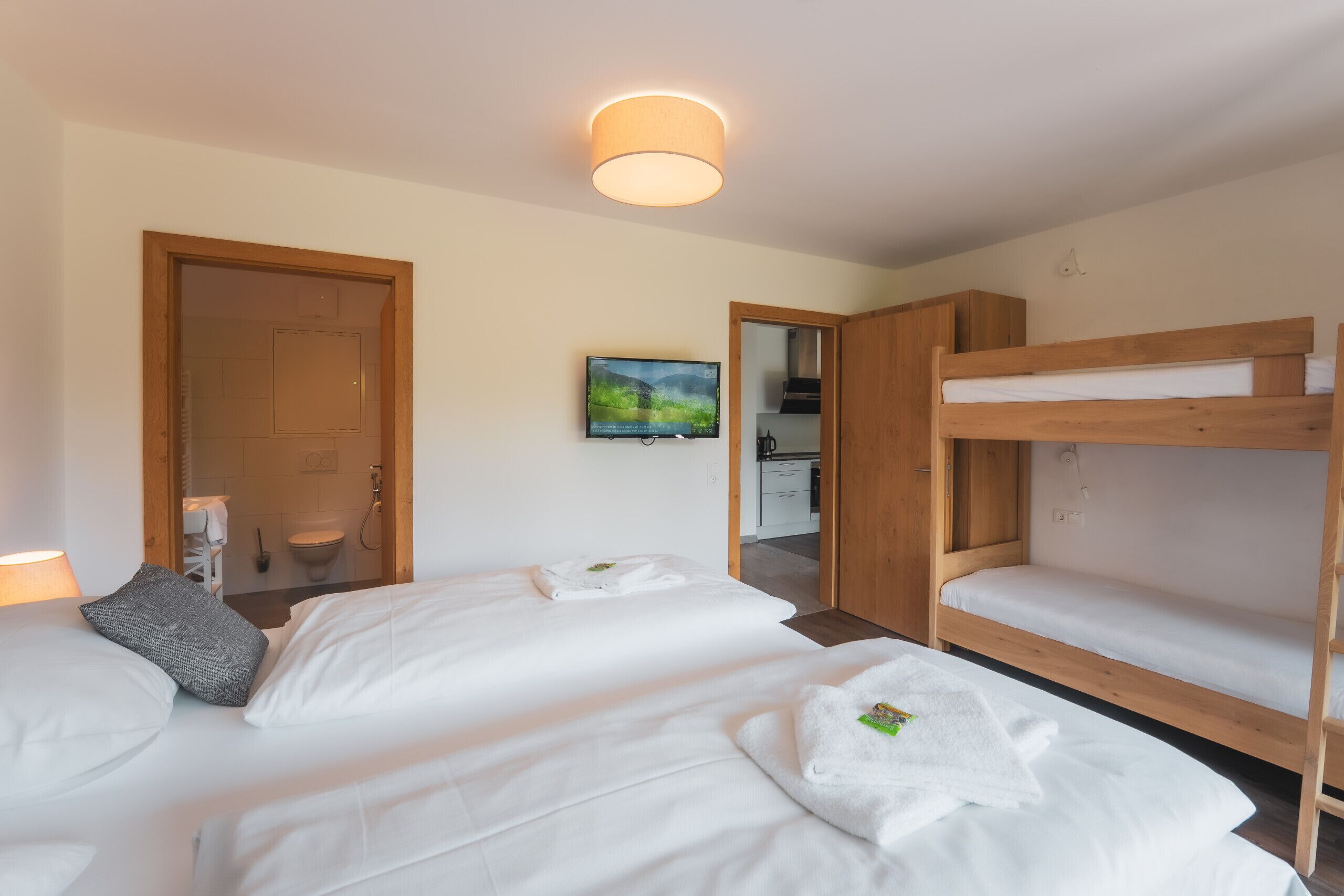 2 bedrooms, iron/ironing board, free WiFi, bed sheets