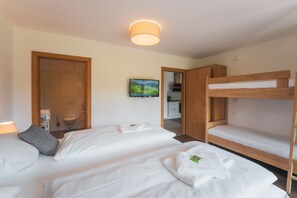 2 多间卧室、熨斗/熨衣板、免费 WiFi、床单