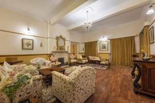 家庭套房 | 办公桌、折叠床/加床（额外收费）、免费 WiFi