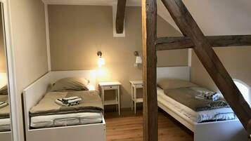 3 bedrooms, travel crib, WiFi, bed sheets