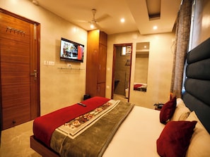 Cofres nos quartos, escrivaninha, Wi-Fi de cortesia, roupa de cama