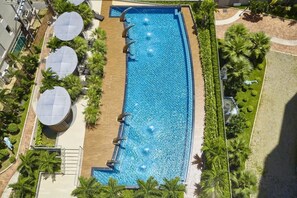 Outdoor pool - The Peak Towers by Mypattayaholiday (Pattaya)