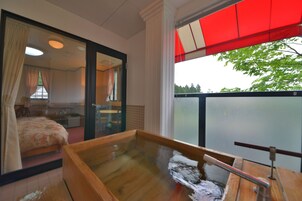 ツインルーム 露天風呂付 喫煙可 | 深めの浴槽