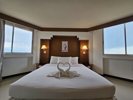 Standard Double Room | Desk, blackout drapes, free WiFi, bed sheets