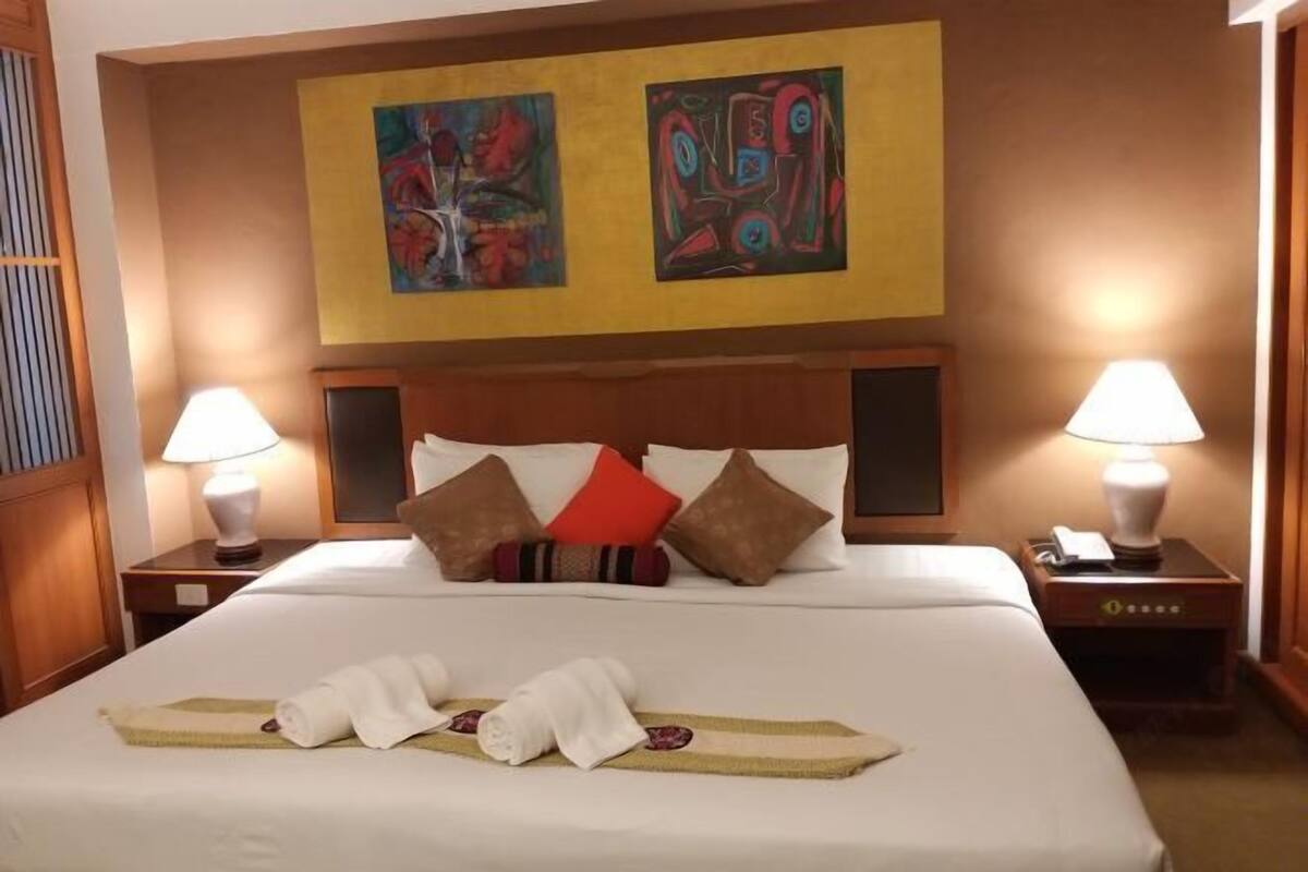 Desk, blackout drapes, WiFi (free), bed sheets